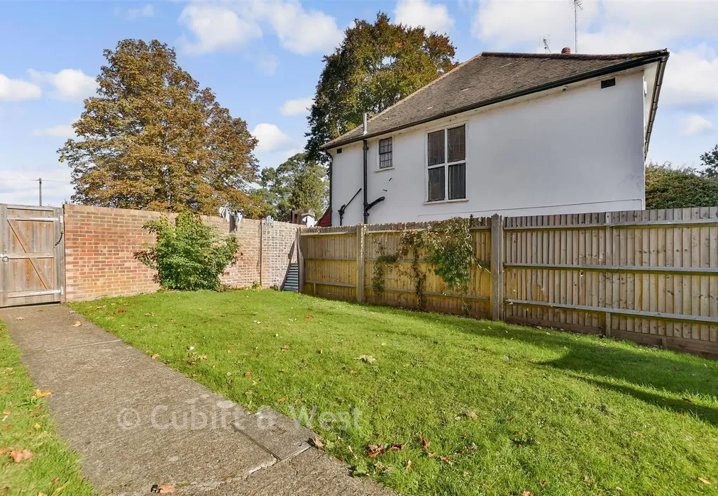 Communal Gardens - Bucklers Way, Carshalton, Surrey - Wards of Kent