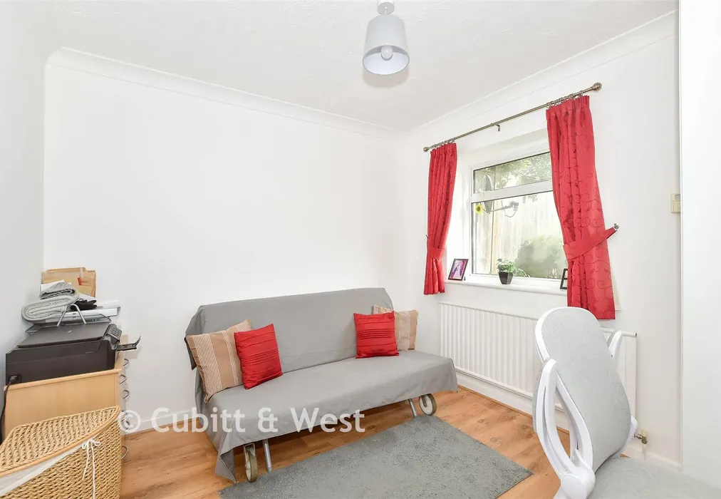 Bedroom 3 - Barn House Lane, Pulborough, West Sussex - Wards of Kent