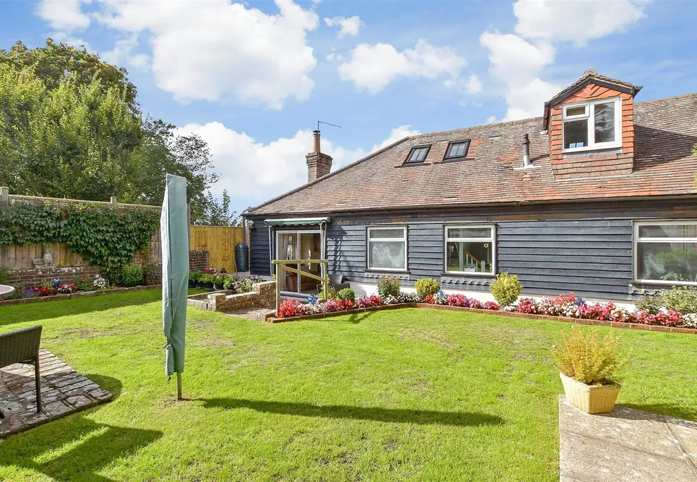 Rear Garden - Barn House Lane, Pulborough, West Sussex - Wards of Kent