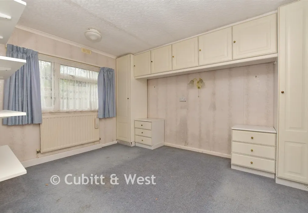 Bedroom 1 - Ashurst Drive, Tadworth, Surrey - Wards of Kent