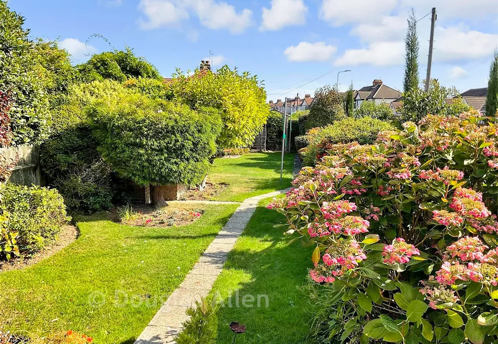 Garden - Chiltern Gardens, Hornchurch, Essex - Wards of Kent