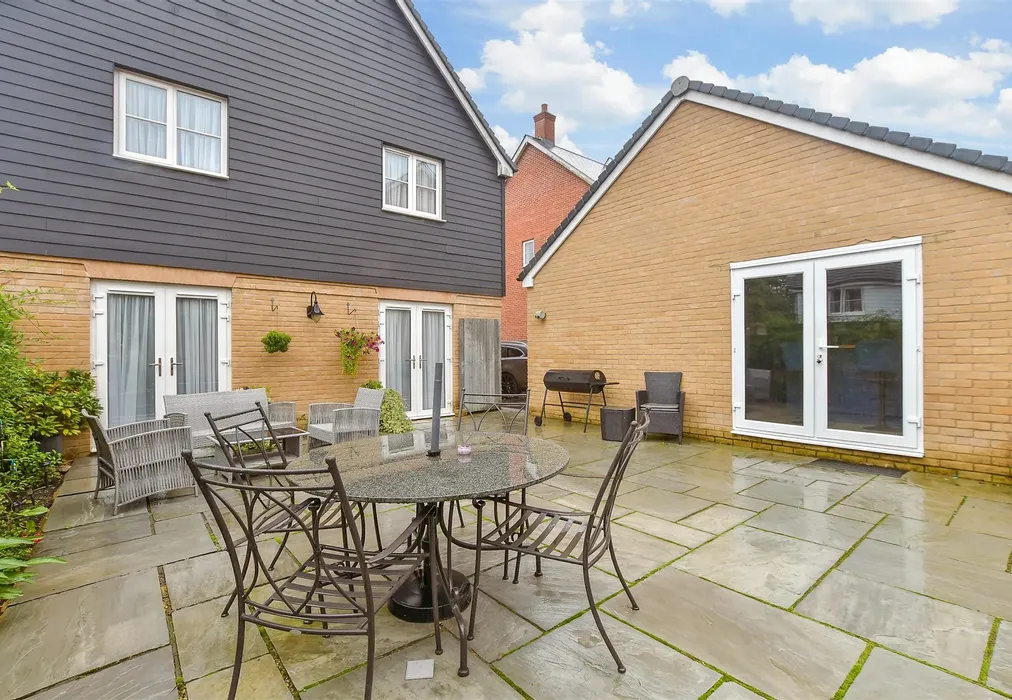 Rear Garden - Millennium Way, Heathfield, East Sussex - Wards of Kent