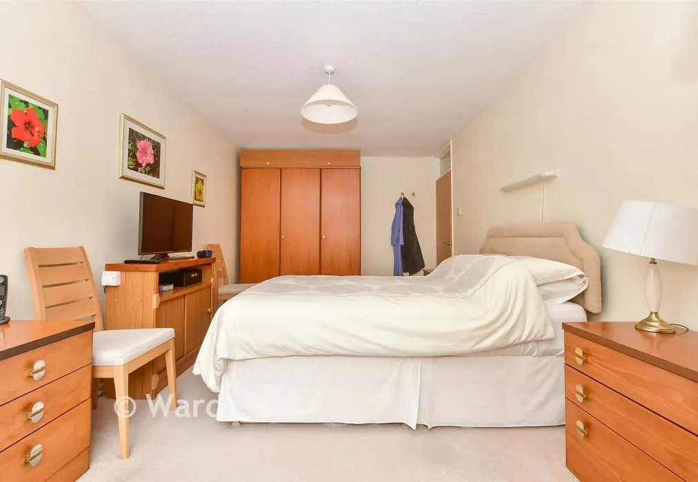 Bedroom 1 - The Glen, Shepherdswell, Dover, Kent - Wards of Kent