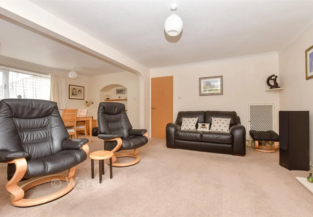 Lounge - The Glen, Shepherdswell, Dover, Kent - Wards of Kent