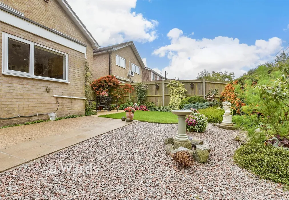 Rear Garden - The Glen, Shepherdswell, Dover, Kent - Wards of Kent