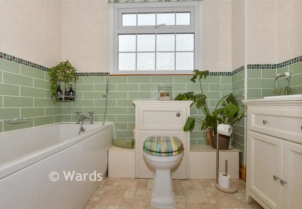 Bathroom - Newbury Avenue, Maidstone, Kent - Wards of Kent