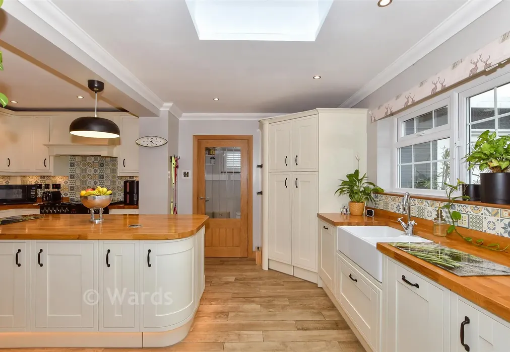 Kitchen - Newbury Avenue, Maidstone, Kent - Wards of Kent