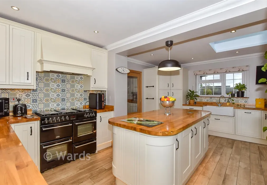 Kitchen - Newbury Avenue, Maidstone, Kent - Wards of Kent