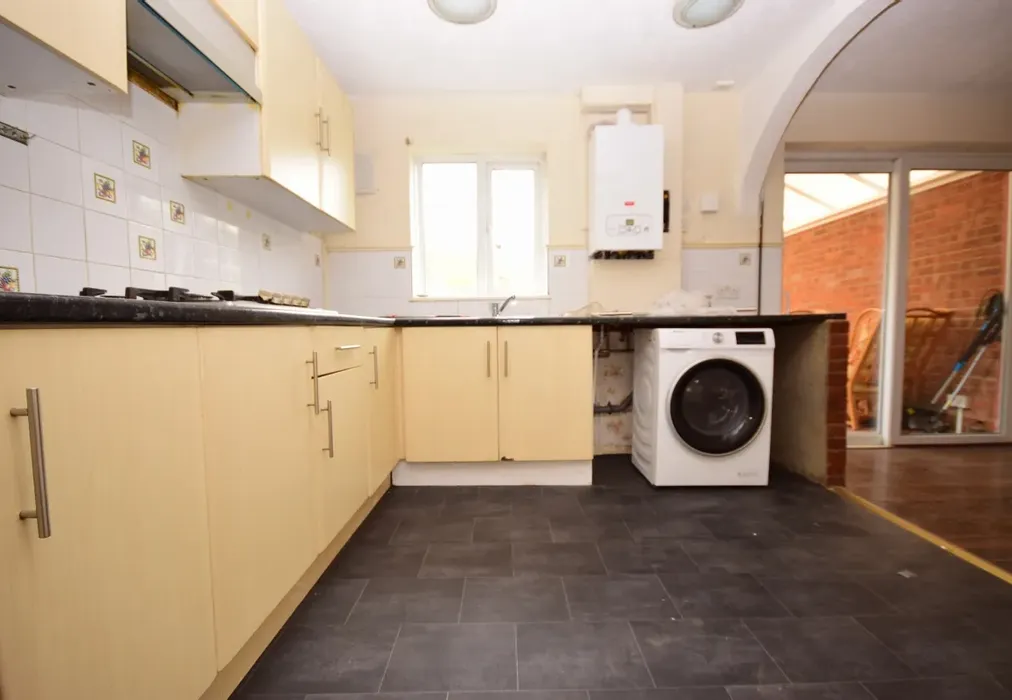 Kitchen - Roodegate, Basildon, SS14 - Wards of Kent