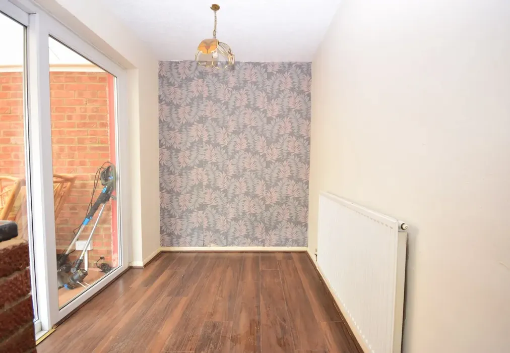 Dining area - Roodegate, Basildon, SS14 - Wards of Kent