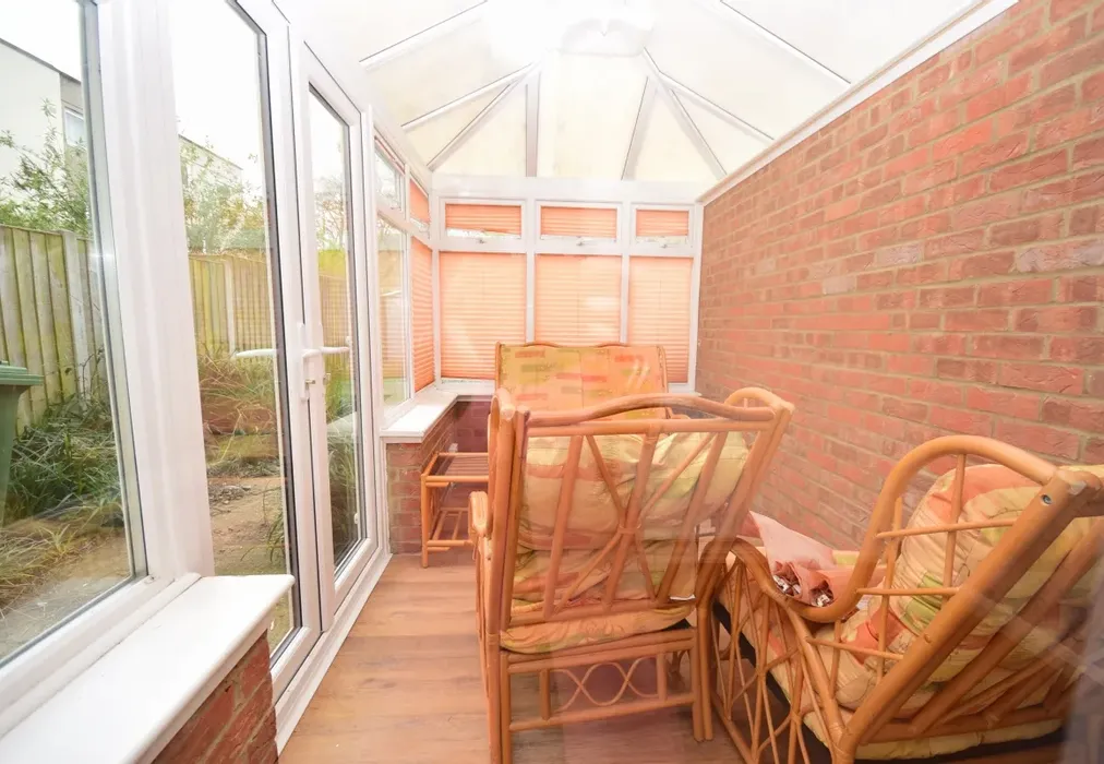 Conservatory - Roodegate, Basildon, SS14 - Wards of Kent