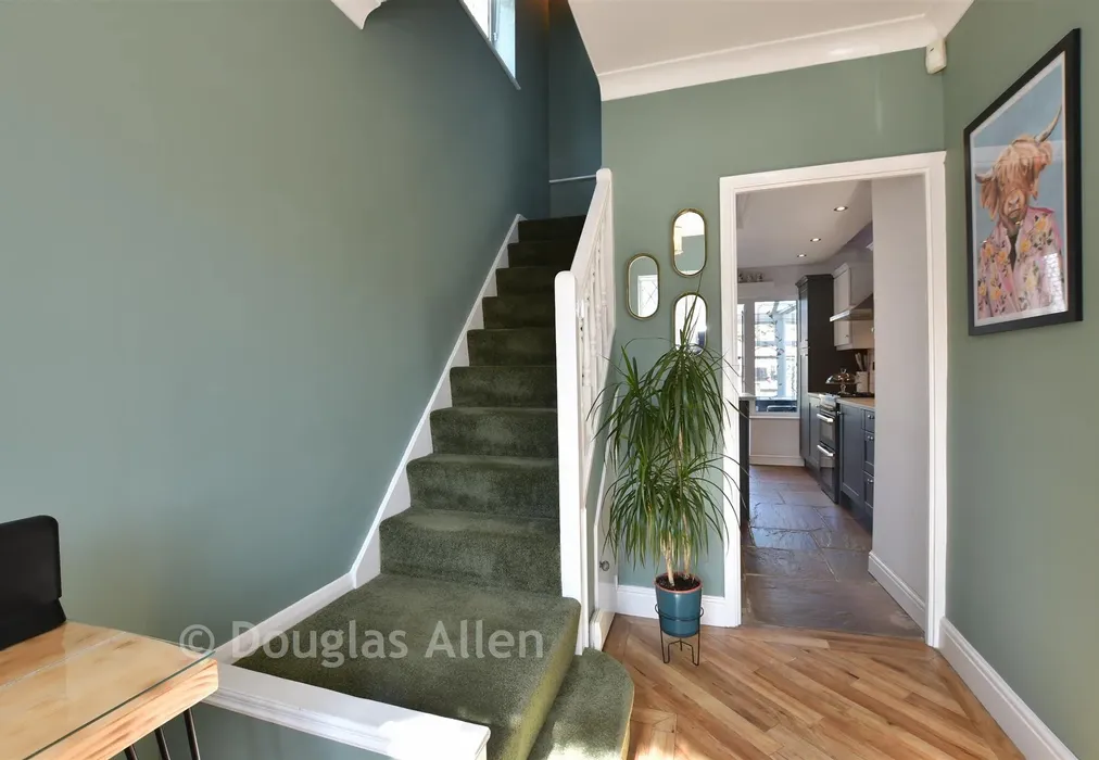 Hallway - Avon Road, Upminster, Essex - Wards of Kent