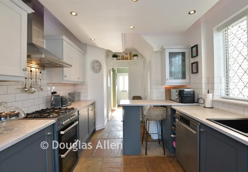 Kitchen - Avon Road, Upminster, Essex - Wards of Kent