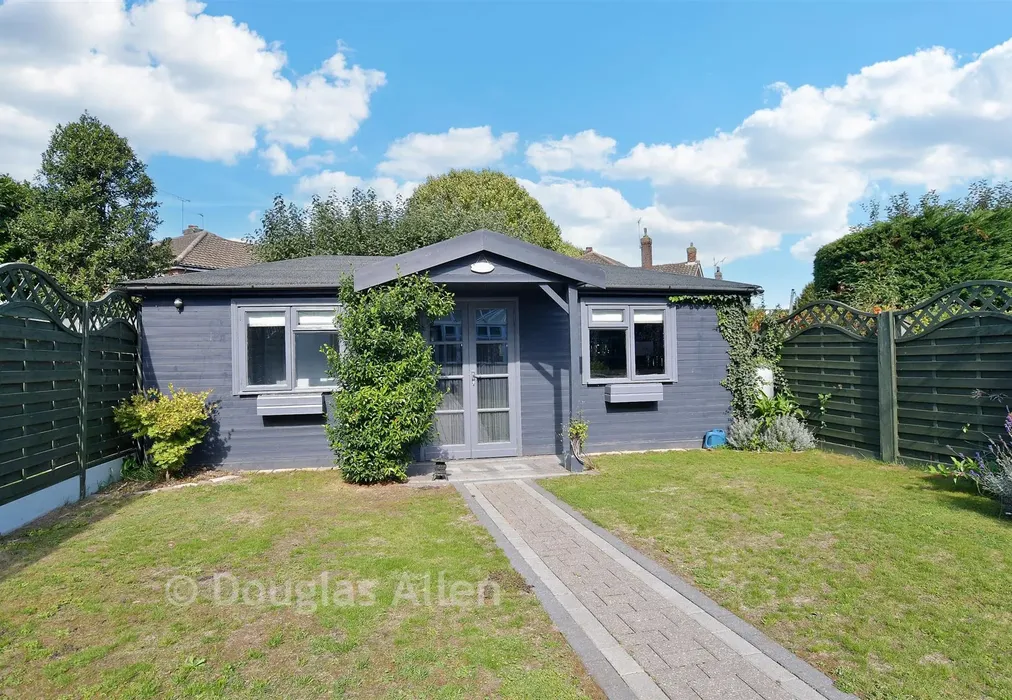 Workshop/Outbuildings - Avon Road, Upminster, Essex - Wards of Kent