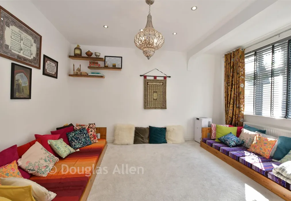 Lounge - Eccleston Crescent, Romford, Essex - Wards of Kent