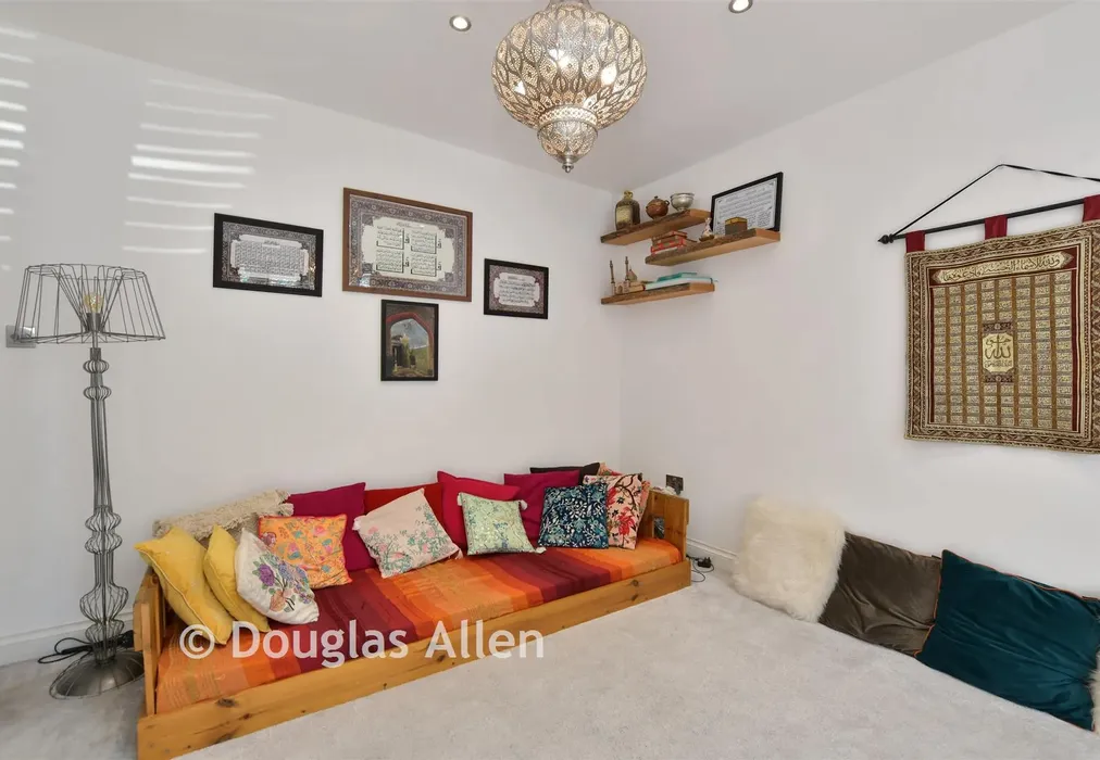 Lounge - Eccleston Crescent, Romford, Essex - Wards of Kent