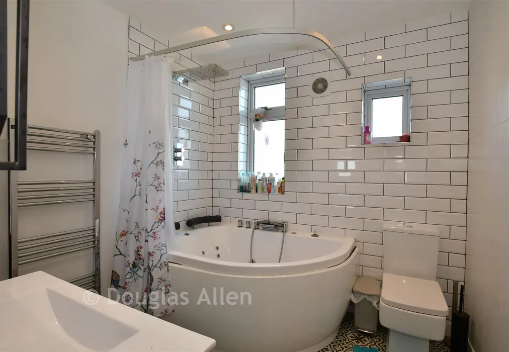 Bathroom - Eccleston Crescent, Romford, Essex - Wards of Kent