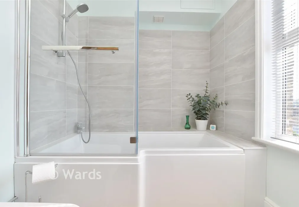 Bathroom - Heathfield Avenue, Dover, Kent - Wards of Kent