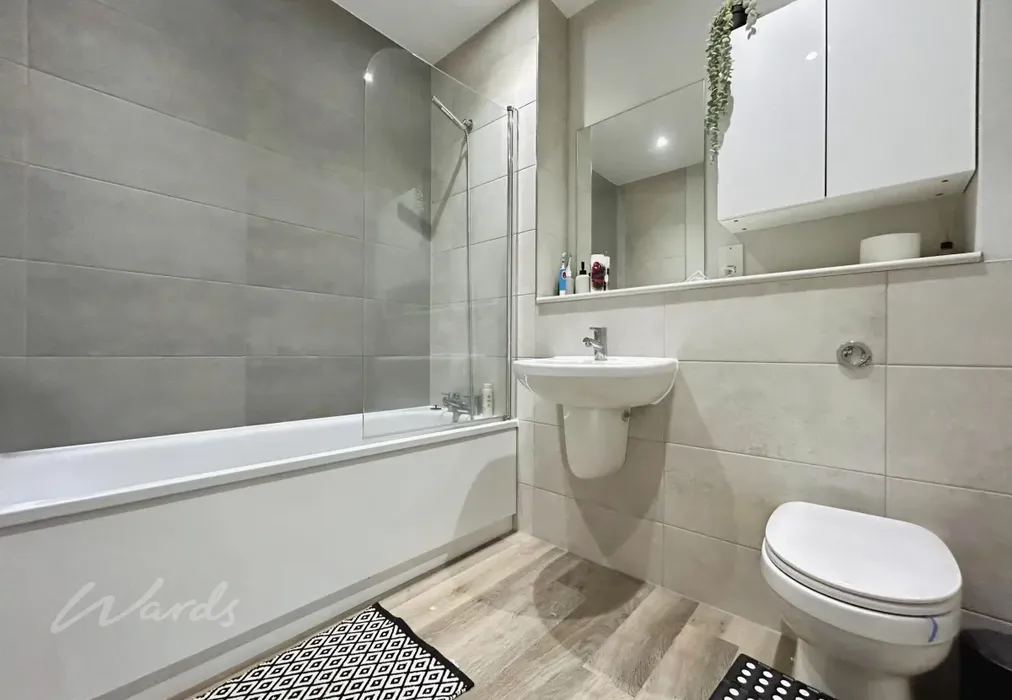 bathroom - Pembury Road Tonbridge TN9 - Wards of Kent