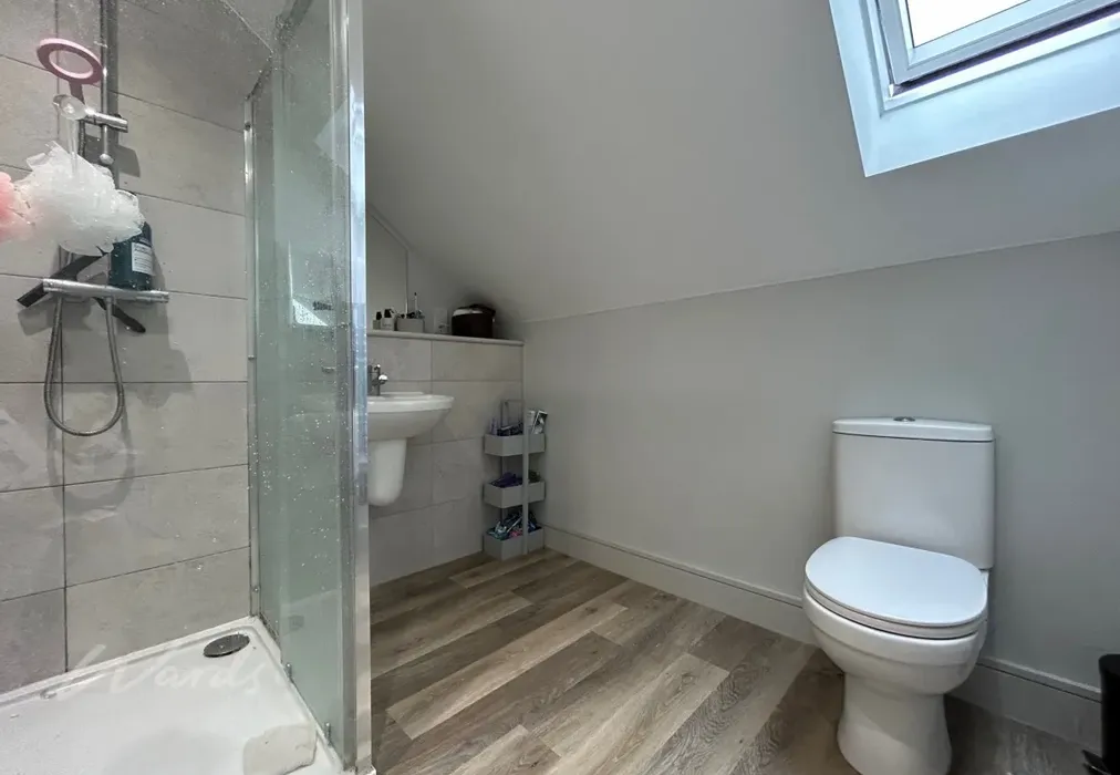 en suite - Pembury Road Tonbridge TN9 - Wards of Kent