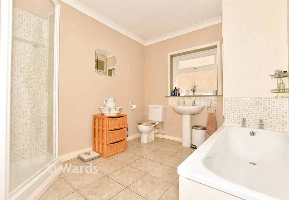 Bathroom - Swan Lane, Sellindge, Ashford, Kent - Wards of Kent