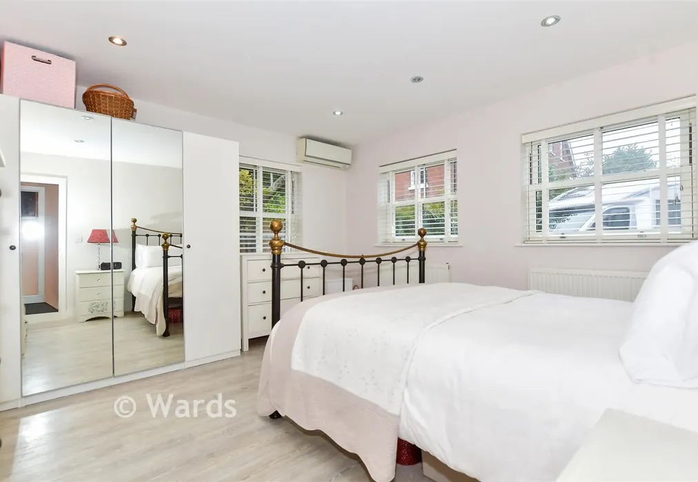 Bedroom 1 - Offham Road, West Malling, Kent - Wards of Kent