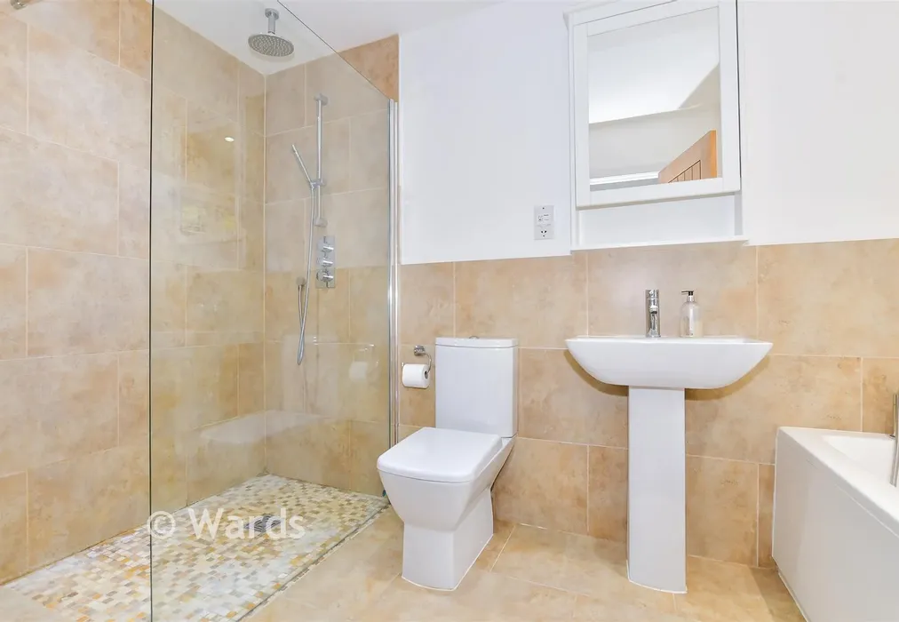 En-Suite Bathroom - Offham Road, West Malling, Kent - Wards of Kent