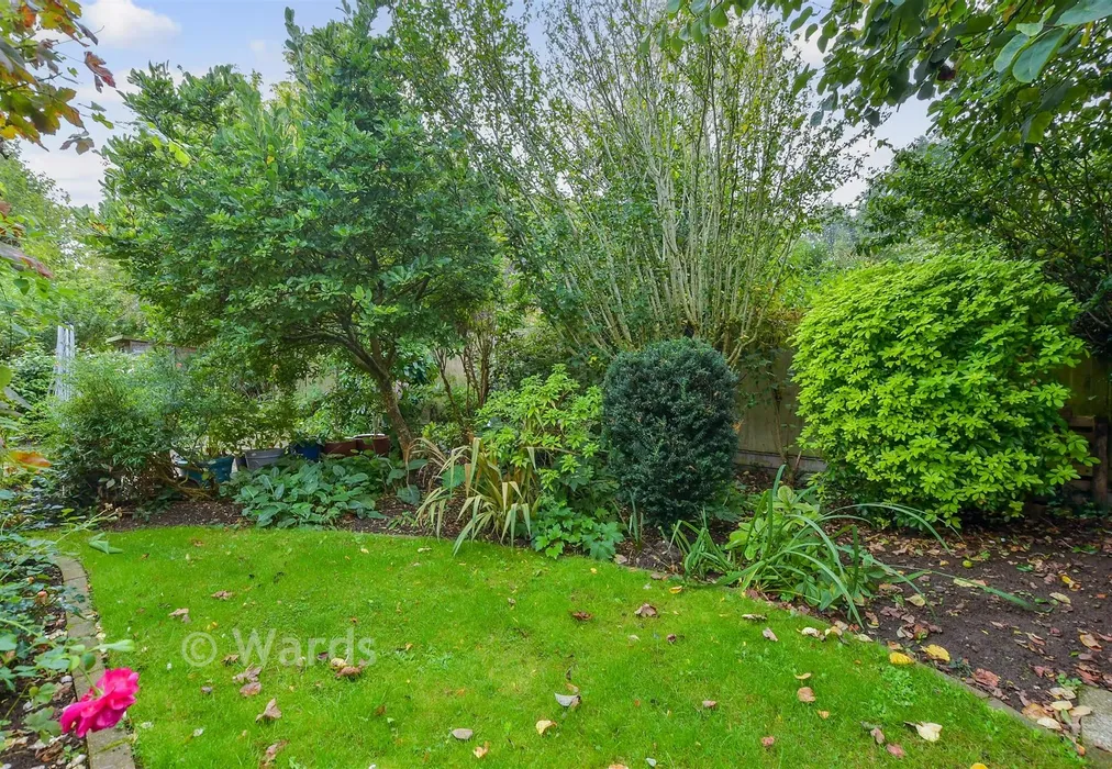 Side Garden - Offham Road, West Malling, Kent - Wards of Kent