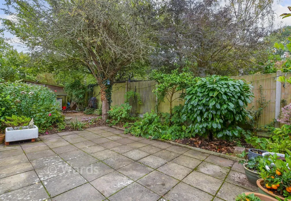 Side Garden - Offham Road, West Malling, Kent - Wards of Kent