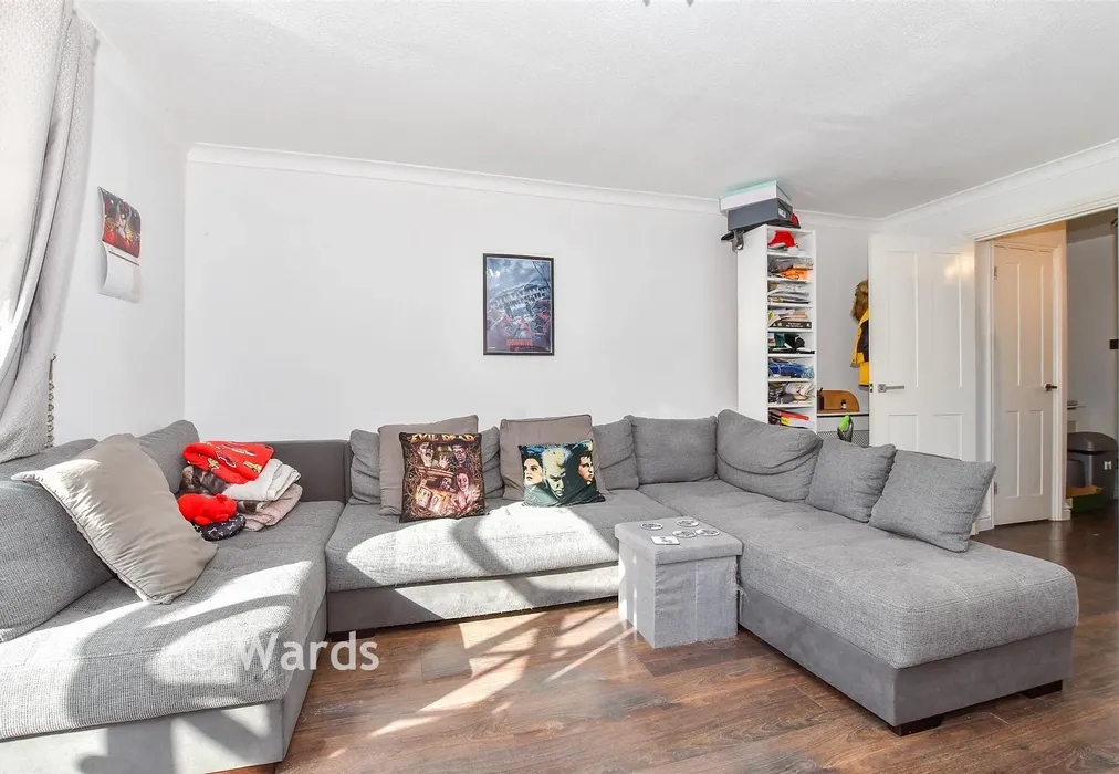 Lounge - College Avenue, Tonbridge, Kent - Wards of Kent