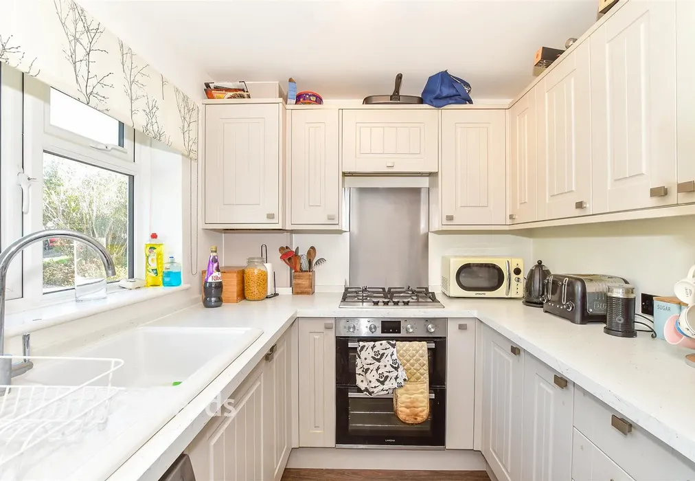 Kitchen - College Avenue, Tonbridge, Kent - Wards of Kent