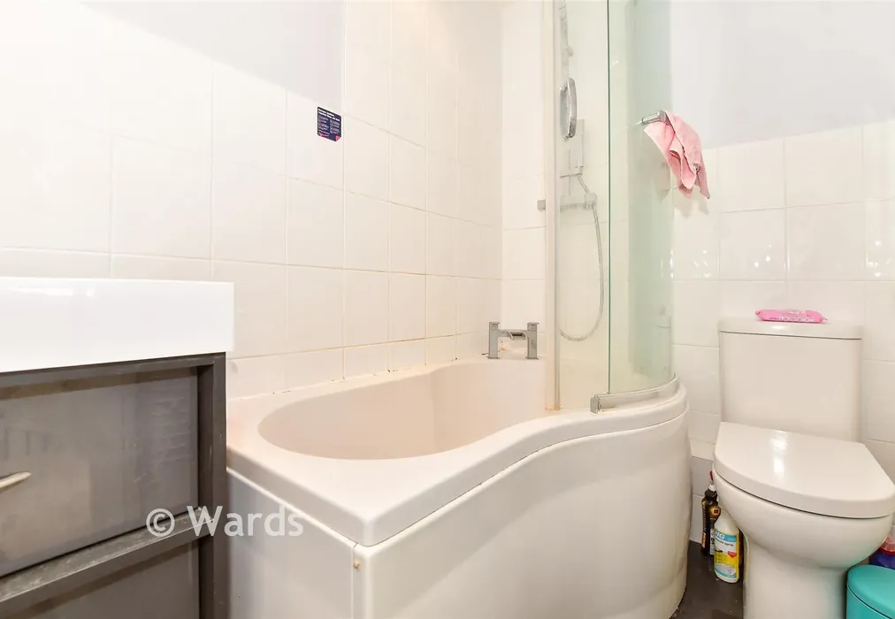 Bathroom - College Avenue, Tonbridge, Kent - Wards of Kent