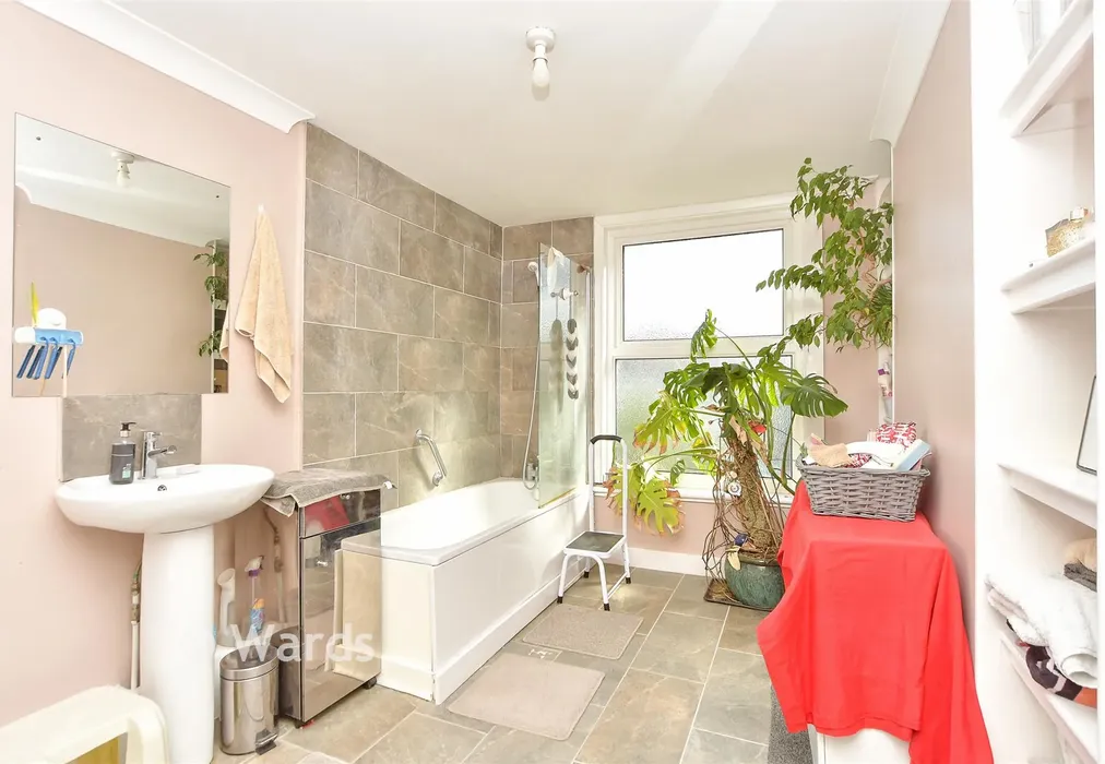 Bathroom - Alma Road, Sheerness, Kent - Wards of Kent