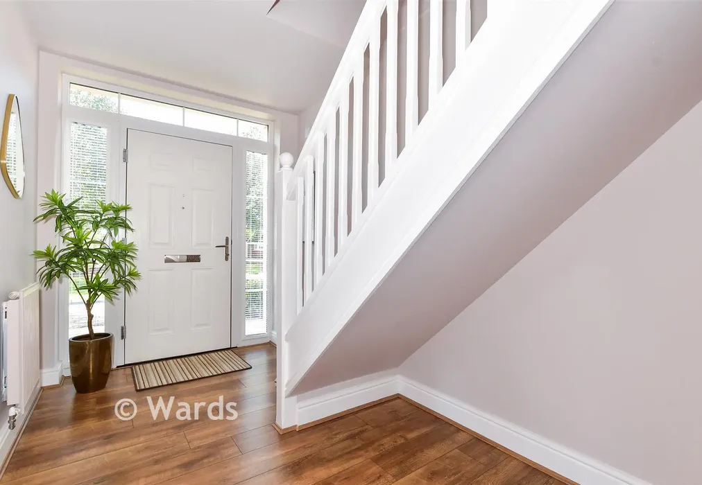 Entrance Hall - Waterloo Walk, Kings Hill, West Malling, Kent - Wards of Kent