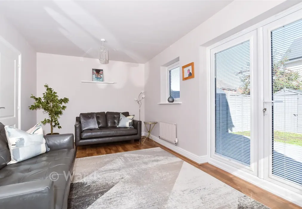Lounge - Waterloo Walk, Kings Hill, West Malling, Kent - Wards of Kent