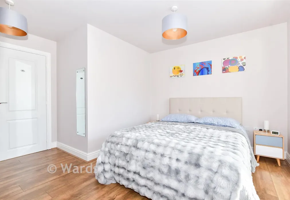 Bedroom 1 - Waterloo Walk, Kings Hill, West Malling, Kent - Wards of Kent