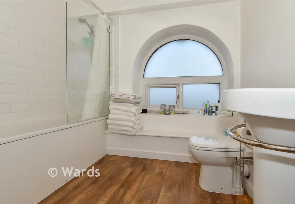 Bathroom - Forstal Road, Aylesford, Kent - Wards of Kent