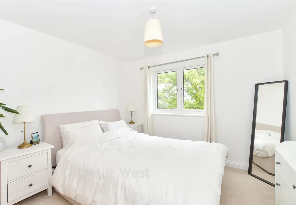 Bedroom 1 - Bailey Place, Crowborough, East Sussex - Wards of Kent