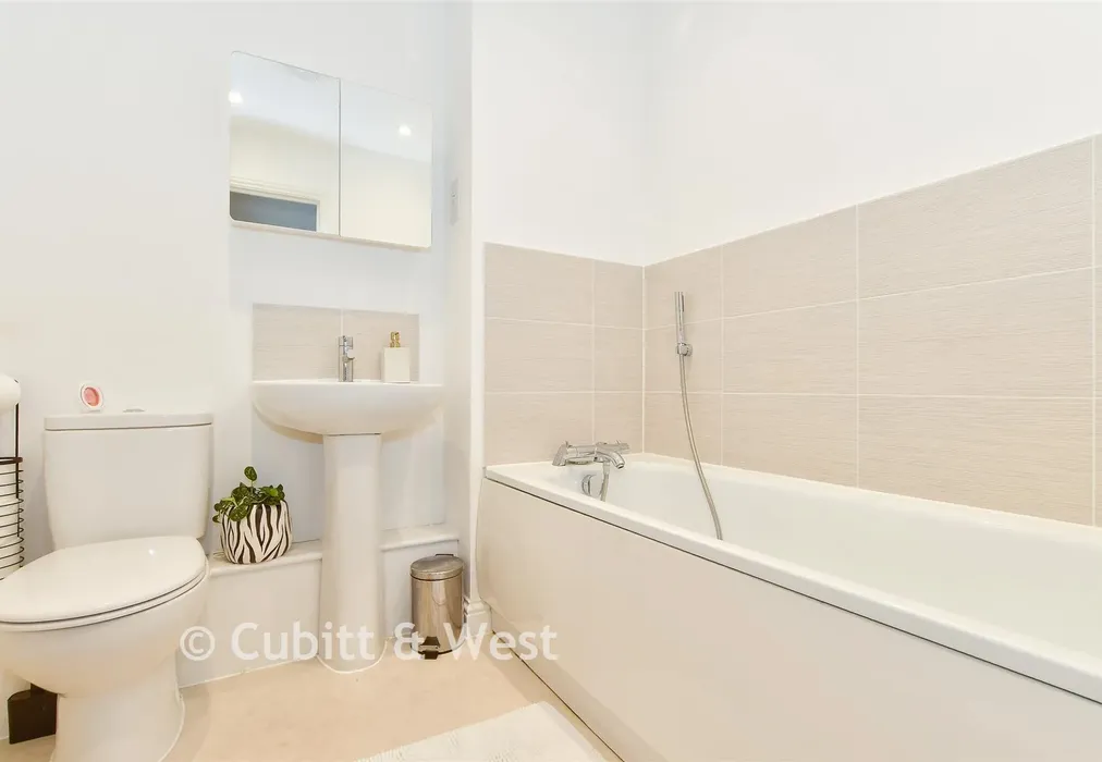 Bathroom - Bailey Place, Crowborough, East Sussex - Wards of Kent