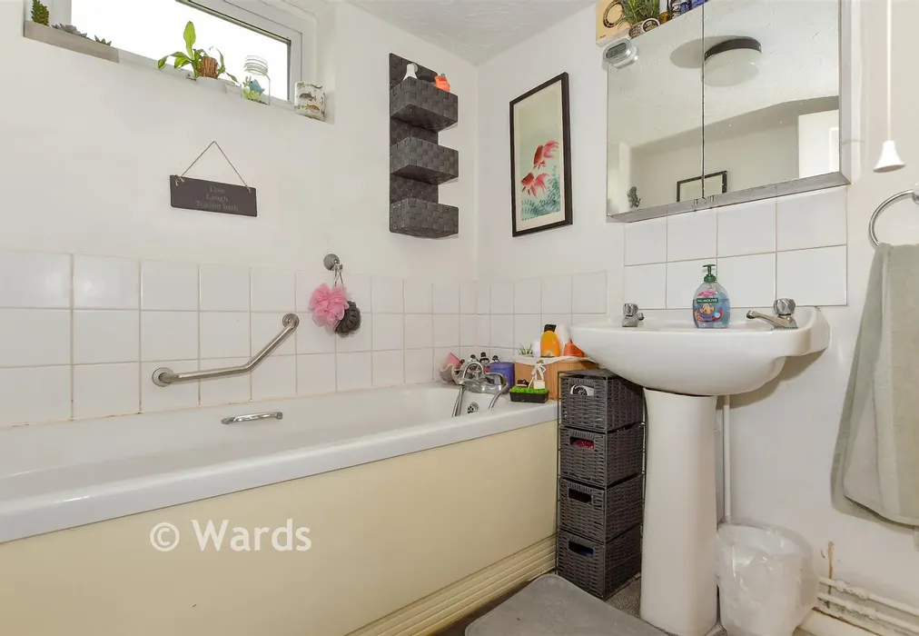 Bathroom - London Road, Ditton, Aylesford, Kent - Wards of Kent