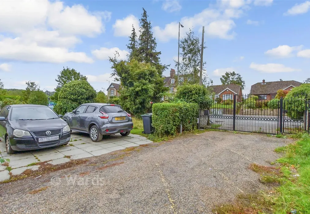 Driveway/Parking - London Road, Ditton, Aylesford, Kent - Wards of Kent