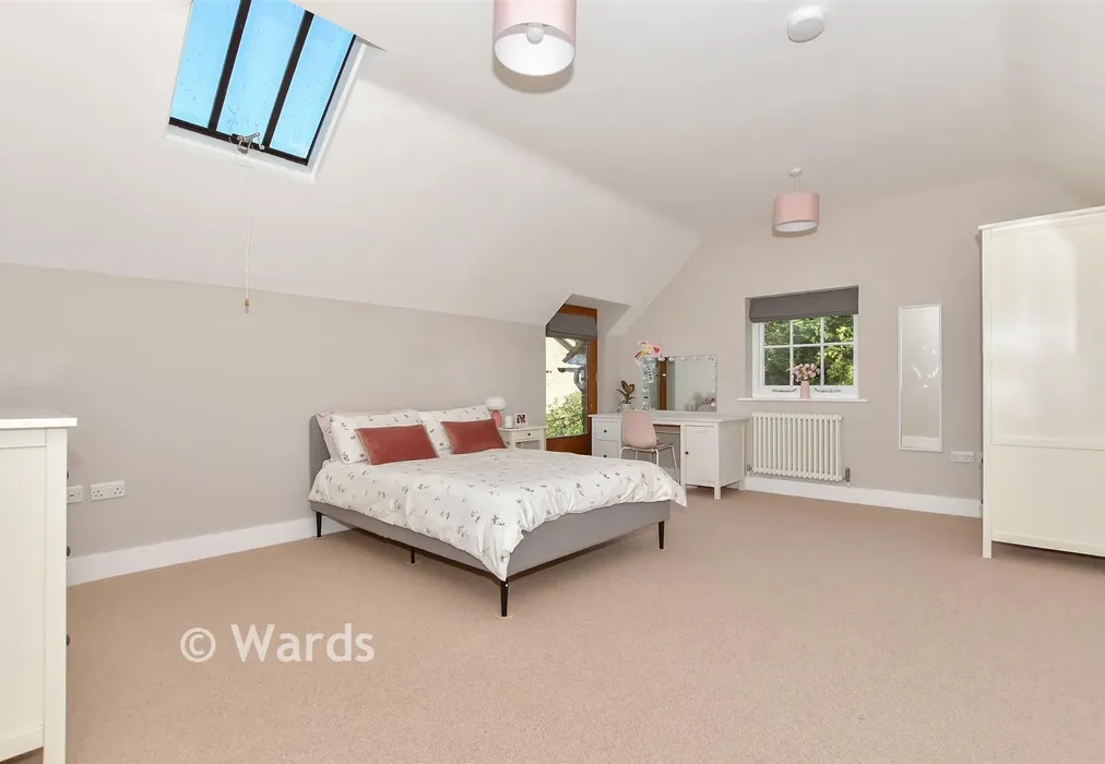 Bedroom 1 - The Green, Boughton Monchelsea, Maidstone, Kent - Wards of Kent