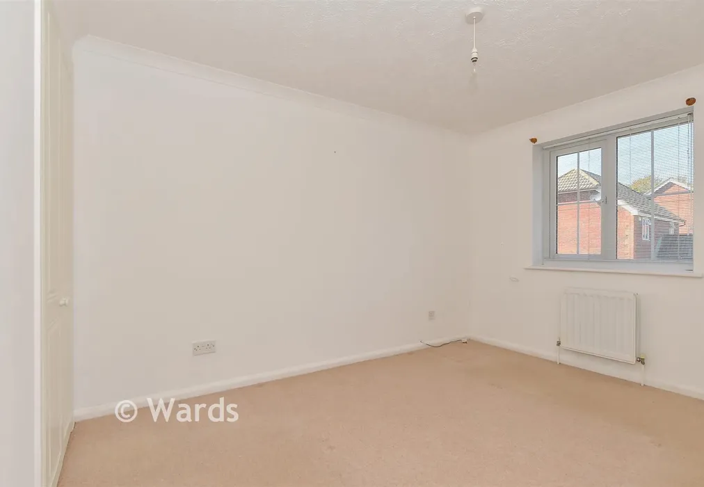 Bedroom 1 - Farleys Way, Peasmarsh, Rye, East Sussex - Wards of Kent