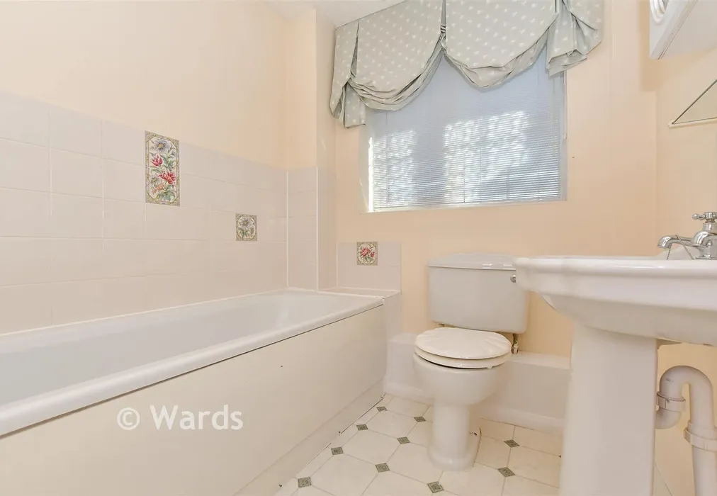 Bathroom - Farleys Way, Peasmarsh, Rye, East Sussex - Wards of Kent