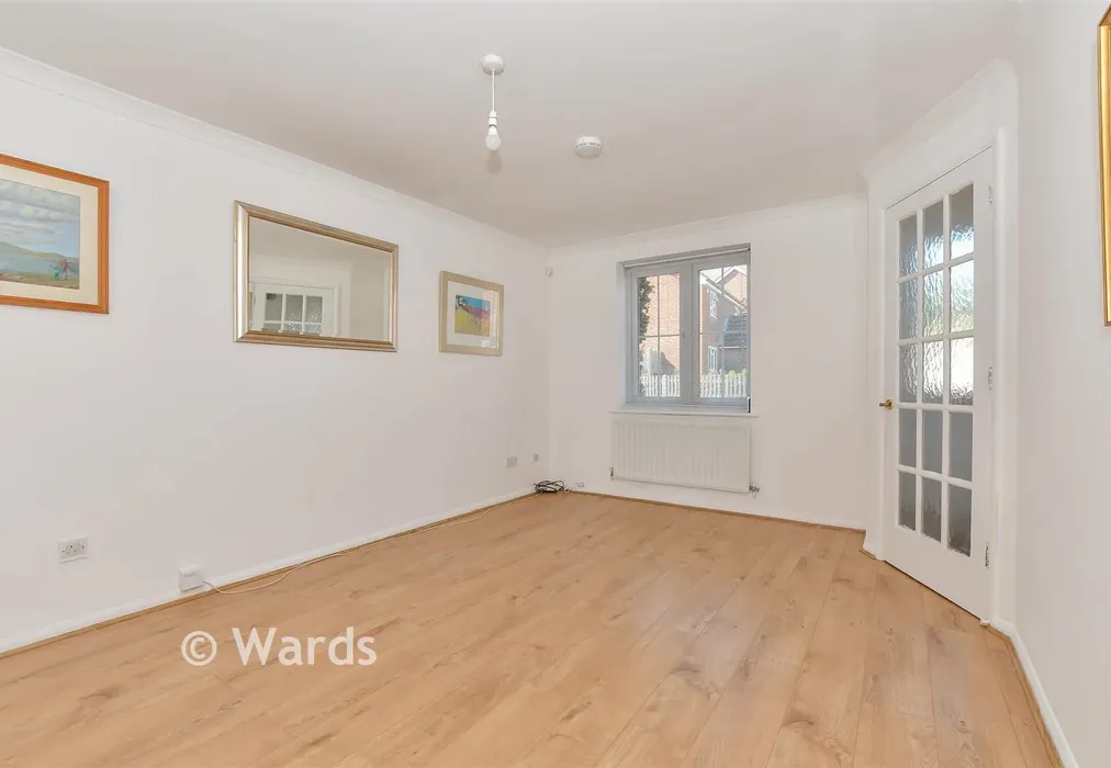 Lounge - Farleys Way, Peasmarsh, Rye, East Sussex - Wards of Kent