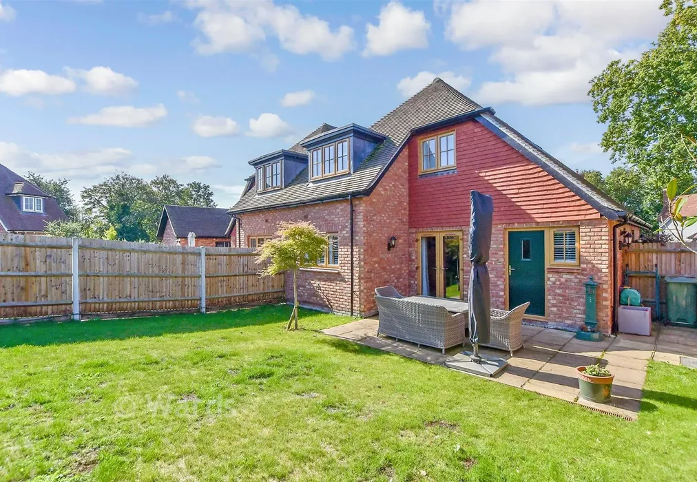 Rear Garden - Hawthornden Grove, Yalding, Maidstone, Kent - Wards of Kent