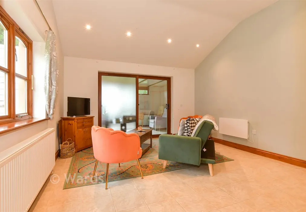 Room 1 - Jacobs Lane, Hoo, Rochester, Kent - Wards of Kent