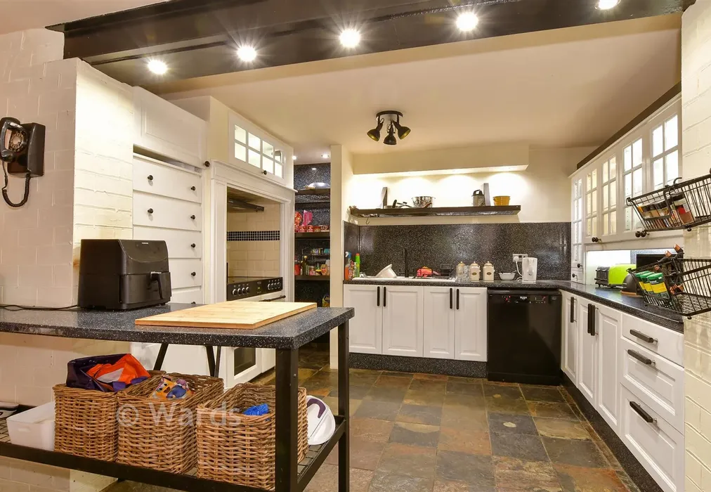 Kitchen - Jacobs Lane, Hoo, Rochester, Kent - Wards of Kent
