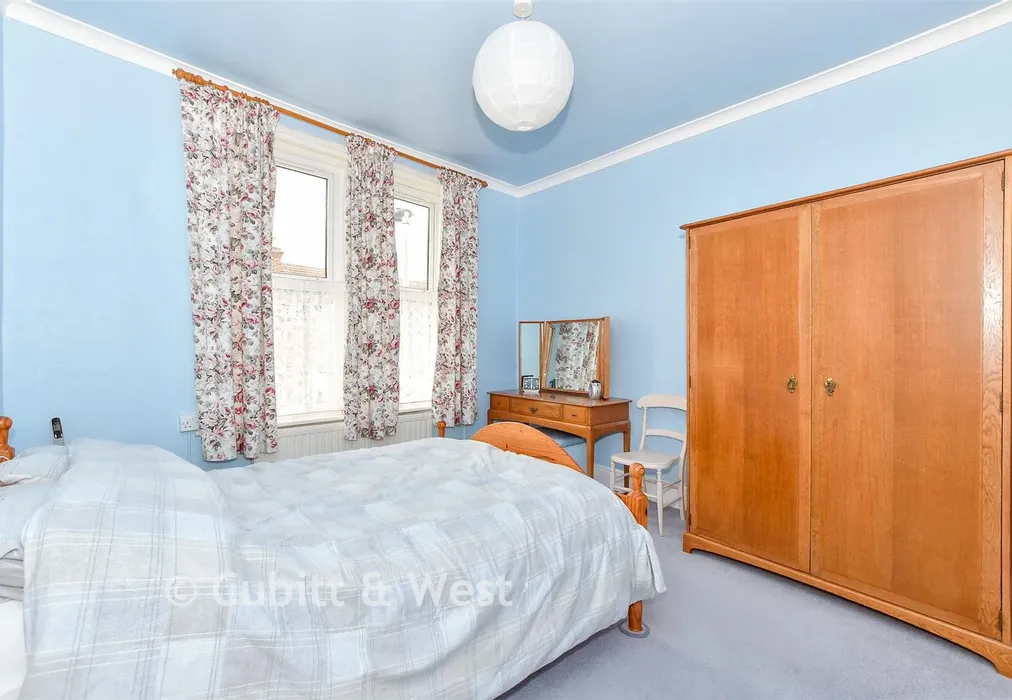 Bedroom 1 - Kimberley Road, Southsea, Hampshire - Wards of Kent