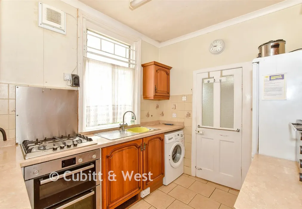 Kitchen - Kimberley Road, Southsea, Hampshire - Wards of Kent